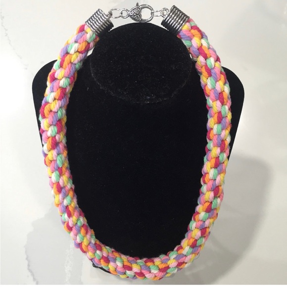 Multicolored macrame necklace - Picture 2 of 3
